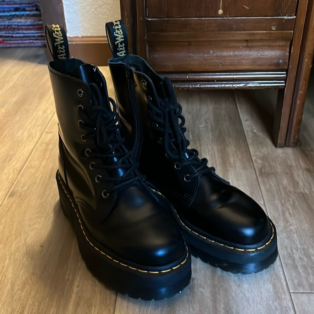 Platform doc martens